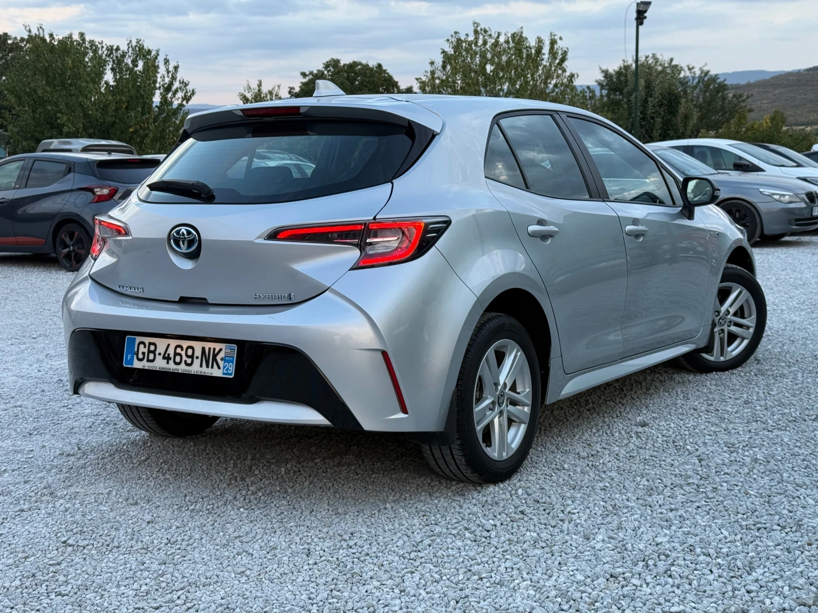 Toyota Corolla 1.8 HYBRID  - изображение 2