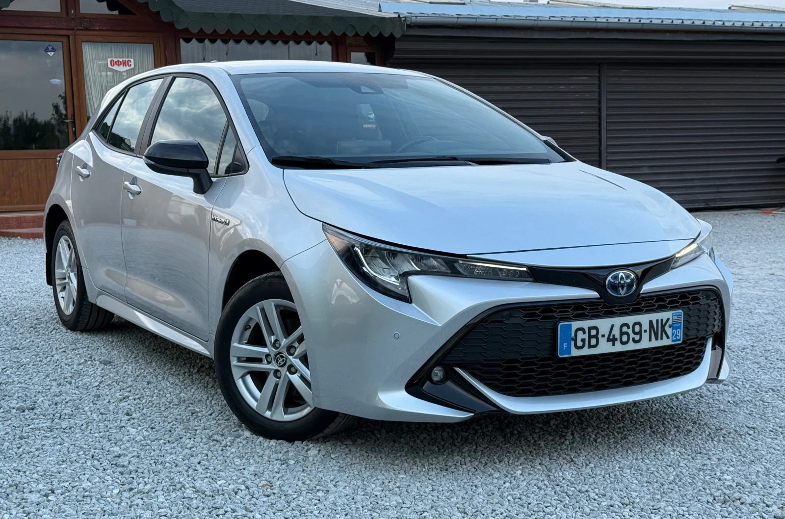Toyota Corolla 1.8 HYBRID  - изображение 4