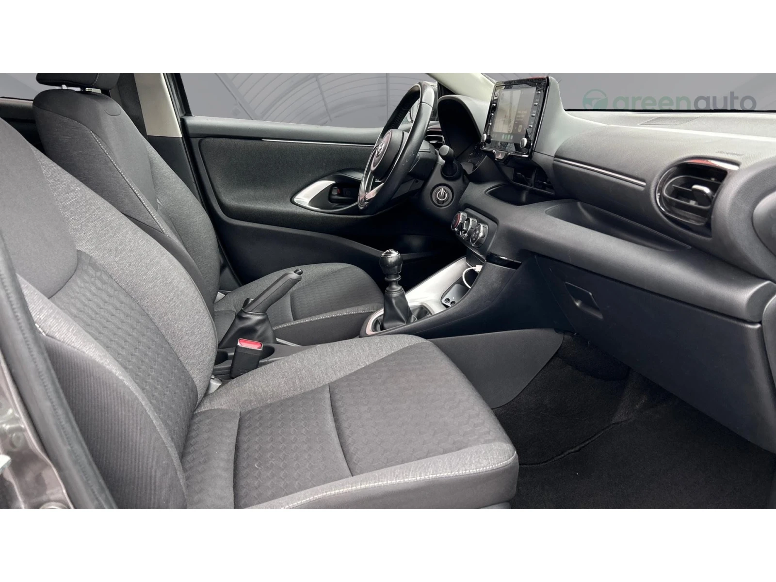 Toyota Yaris 1.5i M/T, Месечна вноска от 344 лв. - изображение 9