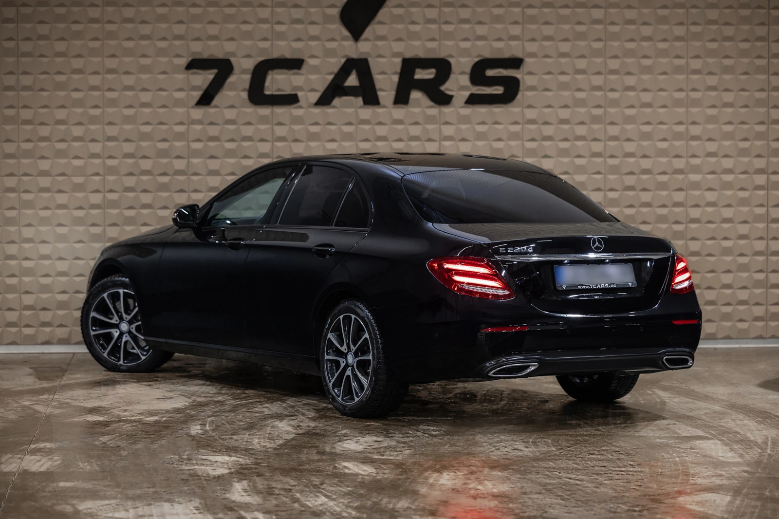 Mercedes-Benz E 220 * Head-Up* 9 G-Tronic* Heating Seats*  - изображение 4