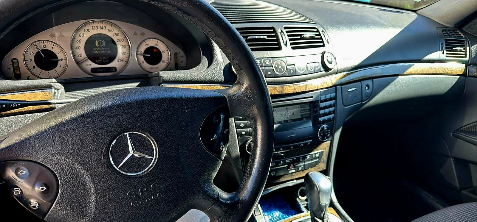 Mercedes-Benz E 220, снимка 4 - Автомобили и джипове - 54127697