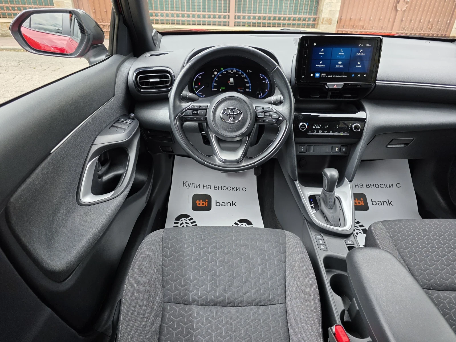 Toyota Yaris Cross 1.5/HYBRID/STYLE/DISTRONIC/LINE-ASSIST/ГАРАНЦИЯ/, снимка 8 - Автомобили и джипове - 54591489