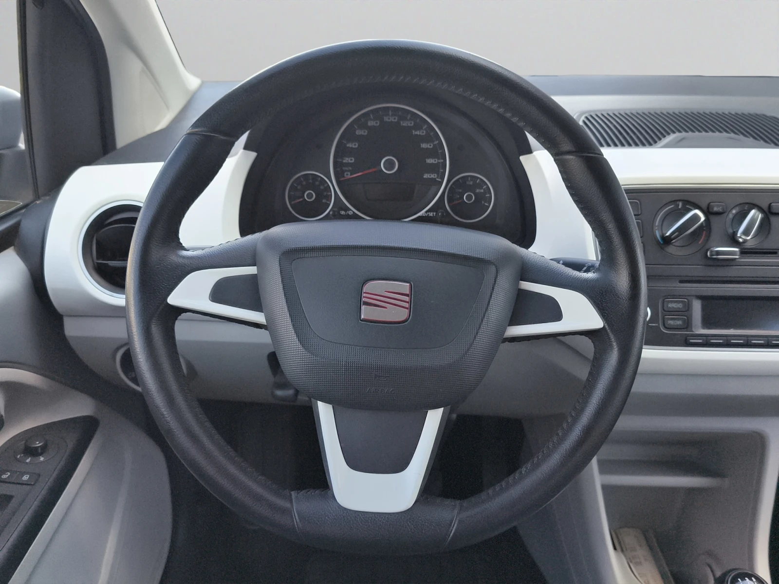 Seat Mii 1.0 5MT EURO5, снимка 10 - Автомобили и джипове - 54737108
