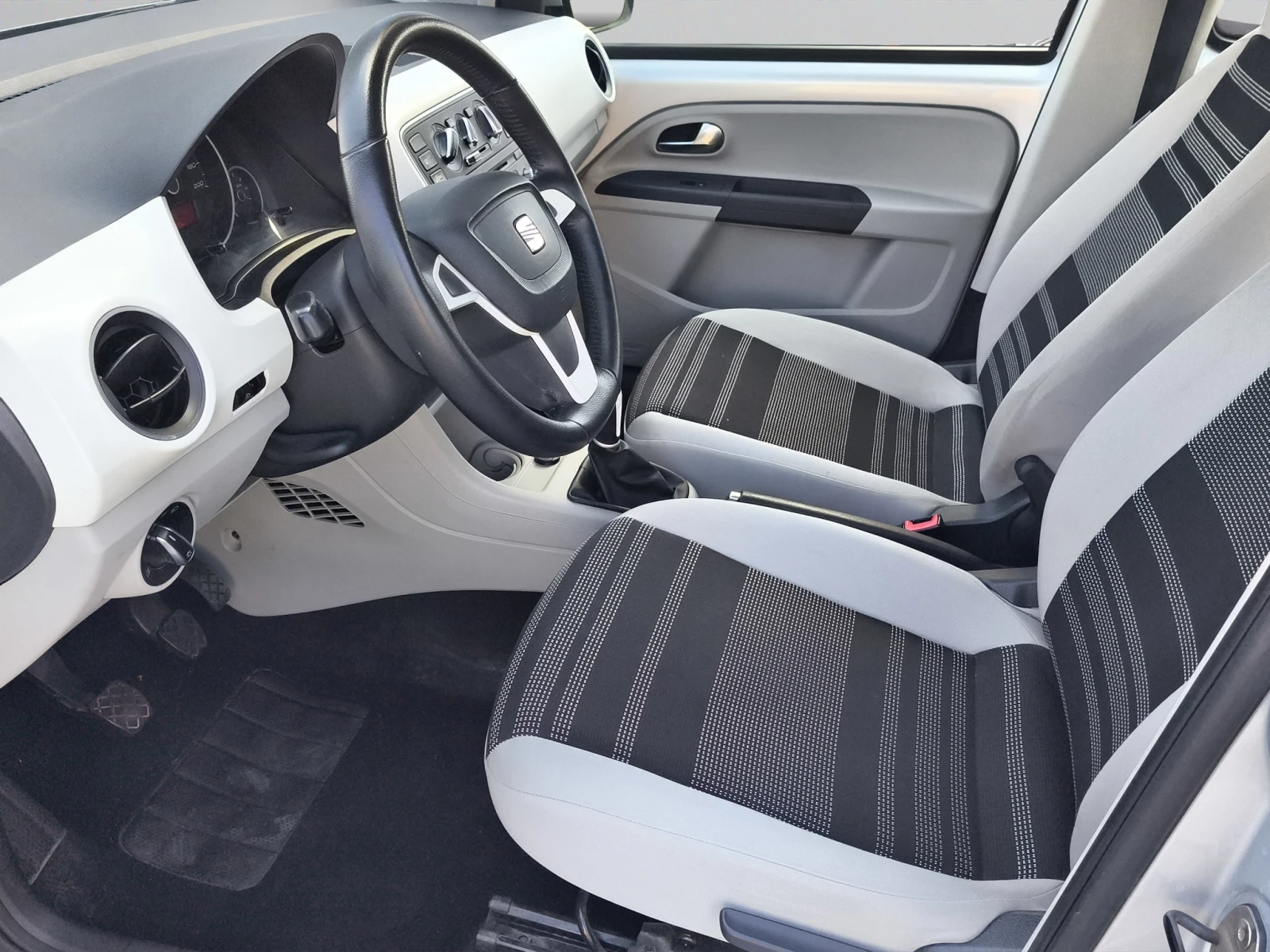 Seat Mii 1.0 5MT EURO5, снимка 11 - Автомобили и джипове - 54737108