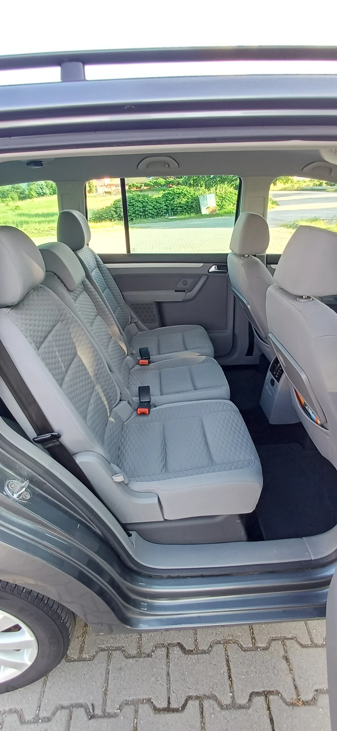 VW Touran Миниван, снимка 11 - Автомобили и джипове - 54839552