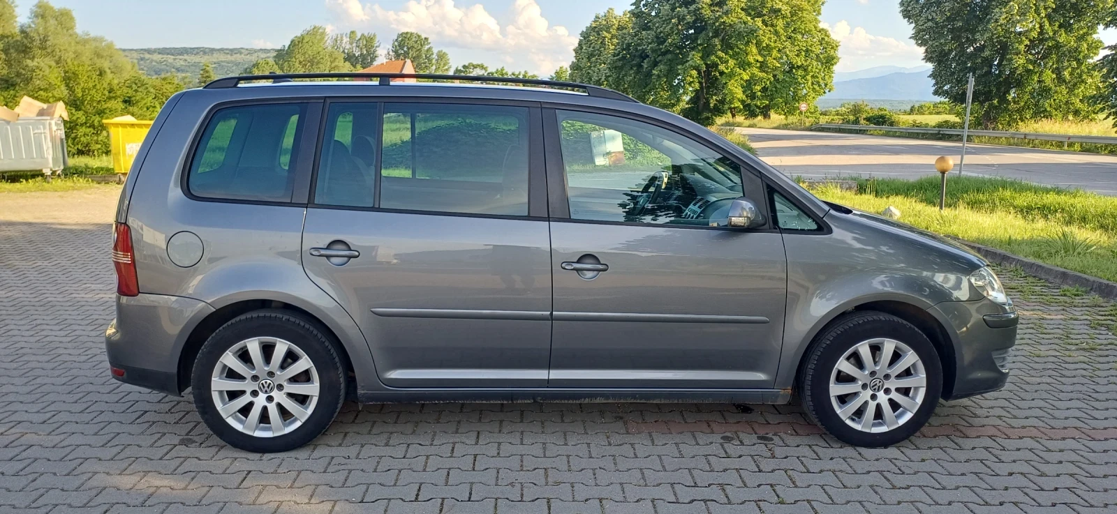 VW Touran Миниван, снимка 5 - Автомобили и джипове - 54839552