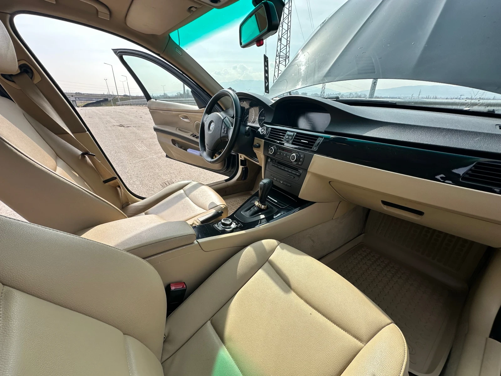 BMW 320 E91 xDrive, снимка 16 - Автомобили и джипове - 55011930