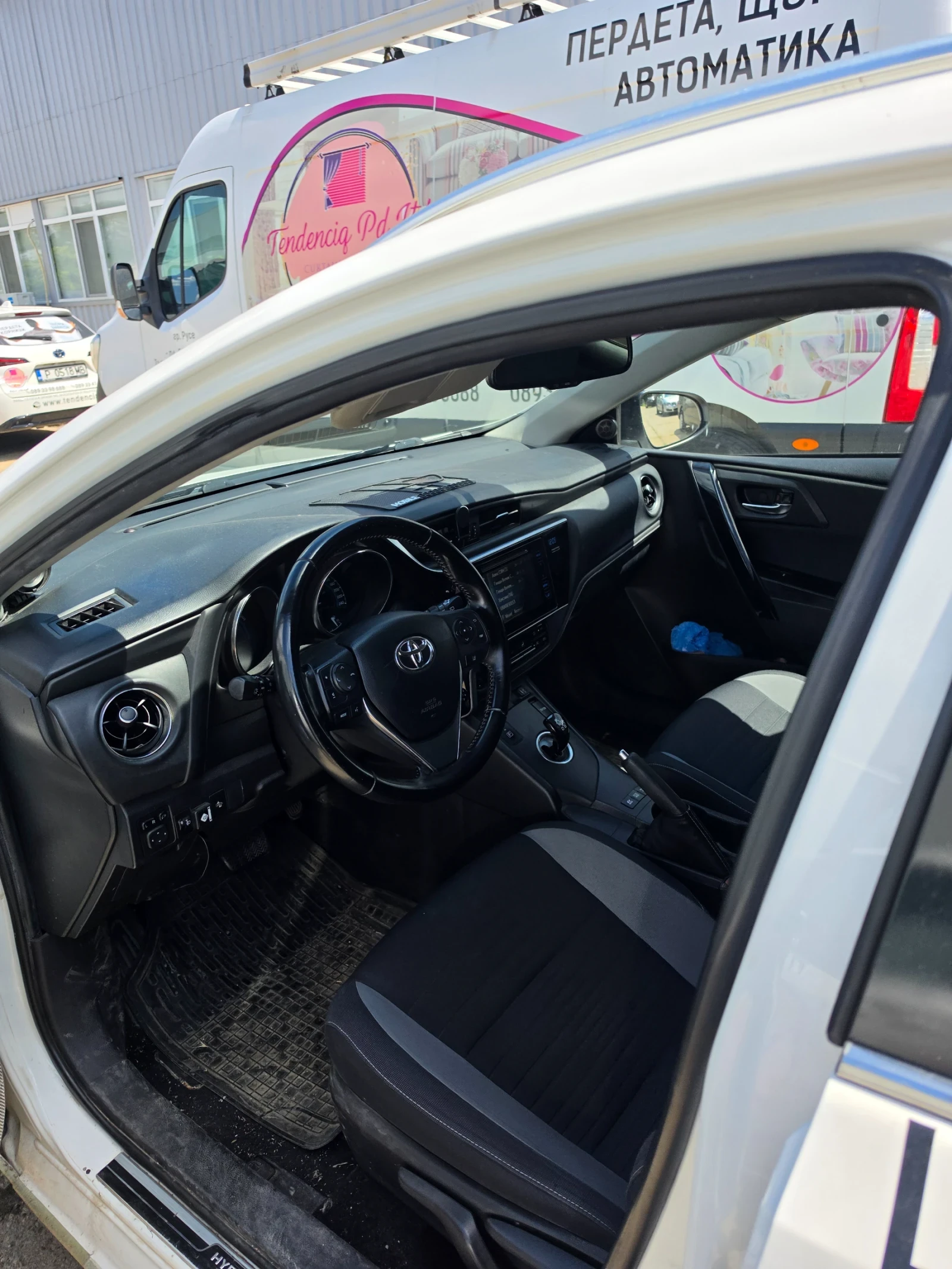 Toyota Auris 1.8 hibrid+ Gas, снимка 6 - Автомобили и джипове - 55562213