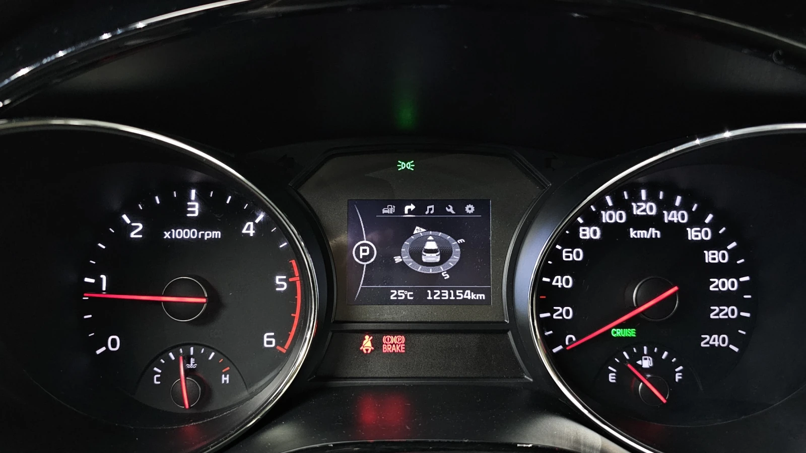 Kia Carnival ЕЛ. БАГАЖНИК* ПОДГРЕВ ВОЛАН* КРАЙНА ЦЕНА, снимка 8 - Автомобили и джипове - 55595017