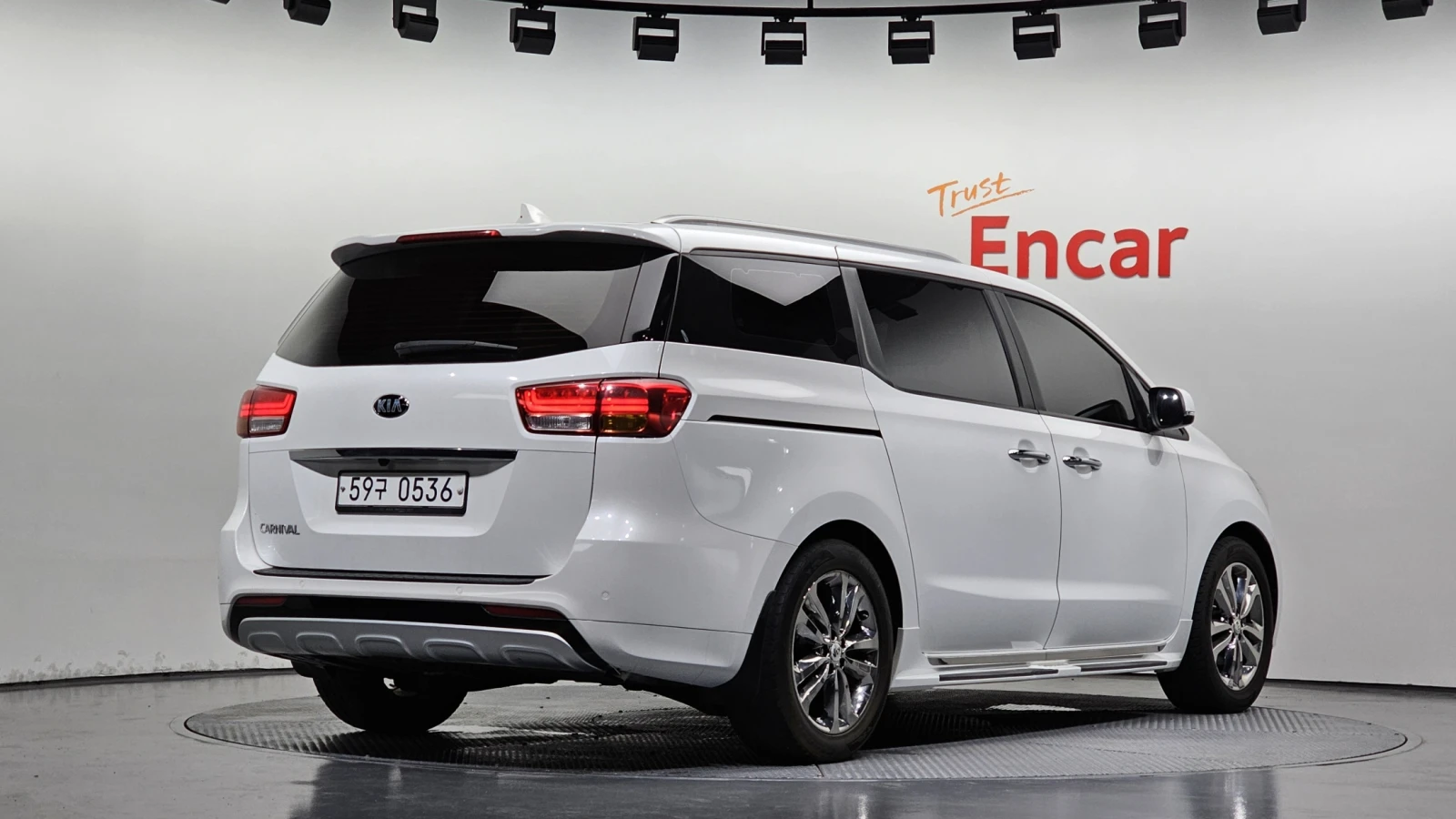 Kia Carnival ЕЛ. БАГАЖНИК* ПОДГРЕВ ВОЛАН* КРАЙНА ЦЕНА, снимка 2 - Автомобили и джипове - 55595017