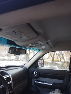 Dodge Nitro, снимка 15 - Автомобили и джипове - 53345333