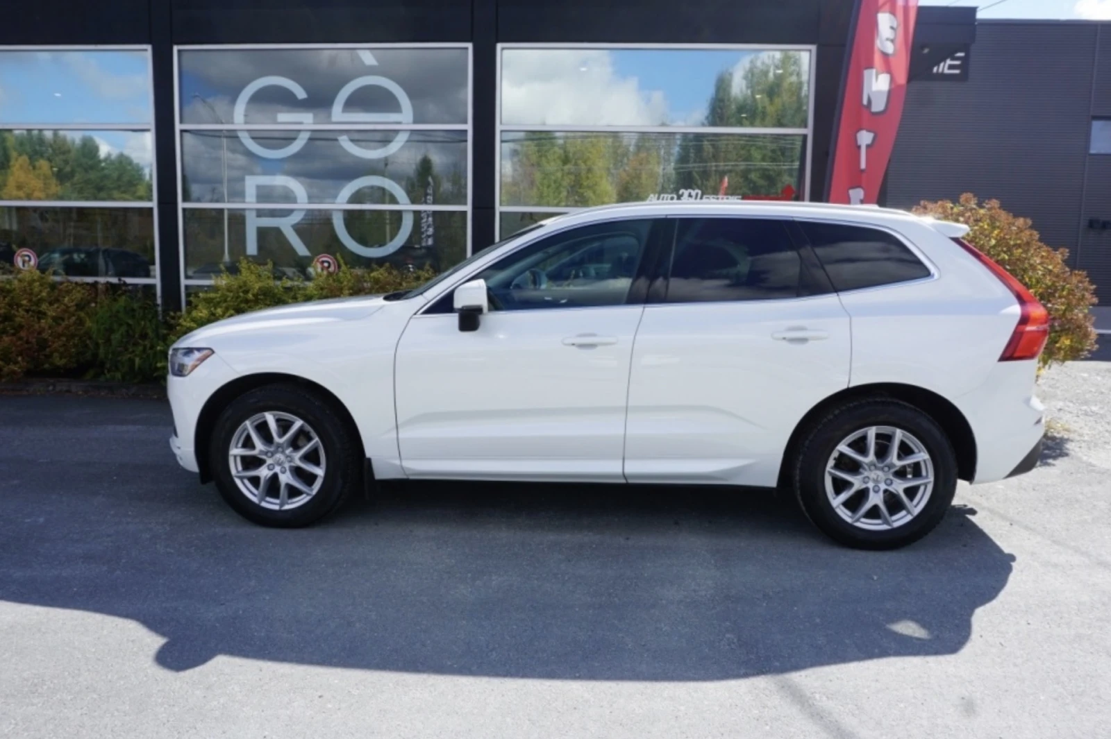 Volvo XC60 Momentum - изображение 4