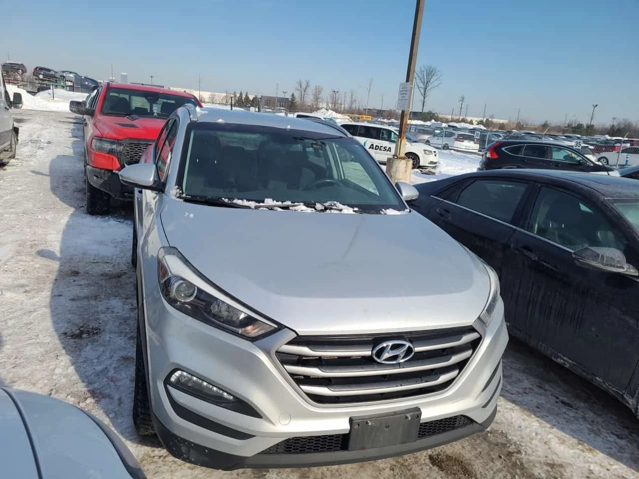 Hyundai Tucson PREMIUM/CARFAX/4x4/Heated Seats/Reverse Camera - изображение 2