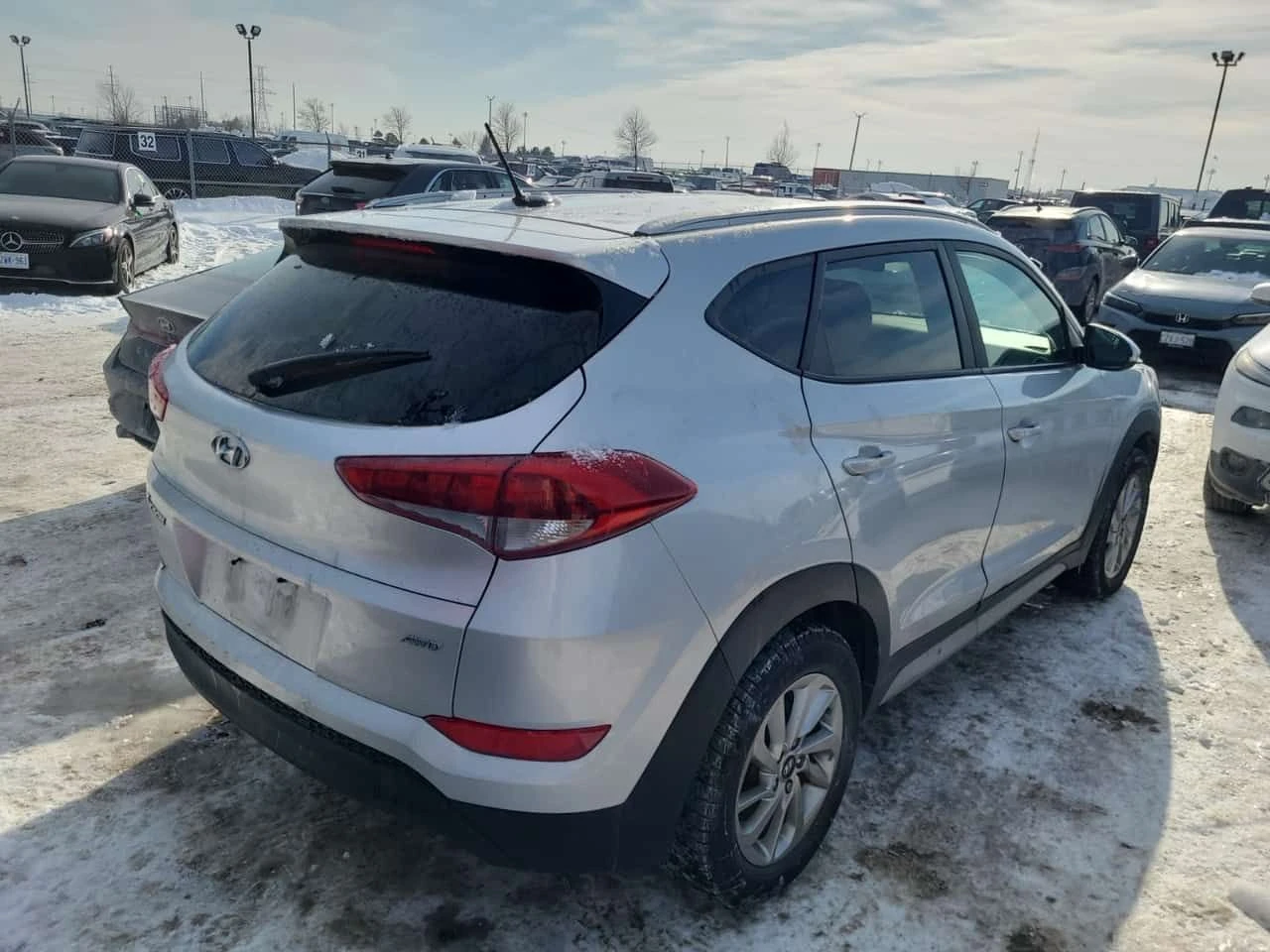 Hyundai Tucson PREMIUM/CARFAX/4x4/Heated Seats/Reverse Camera - изображение 3