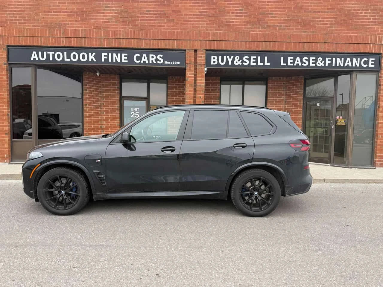 BMW X5 50e| DISTRONIC| 360| HAR/KAR| HUD + ГУМИ С ДЖАНТИ, снимка 3 - Автомобили и джипове - 54017773