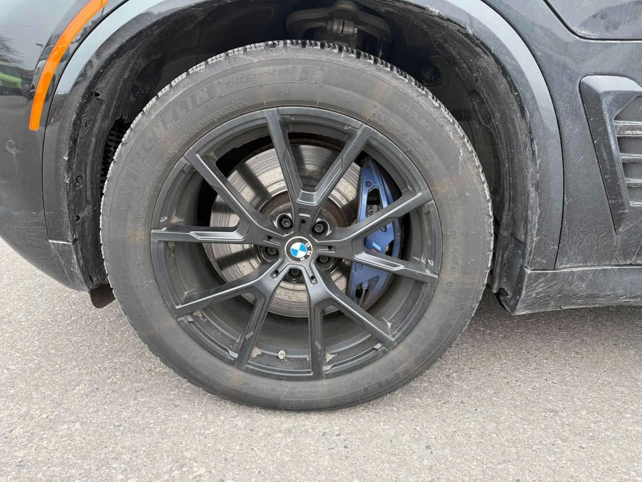 BMW X5 50e| DISTRONIC| 360| HAR/KAR| HUD + ГУМИ С ДЖАНТИ, снимка 6 - Автомобили и джипове - 54017773