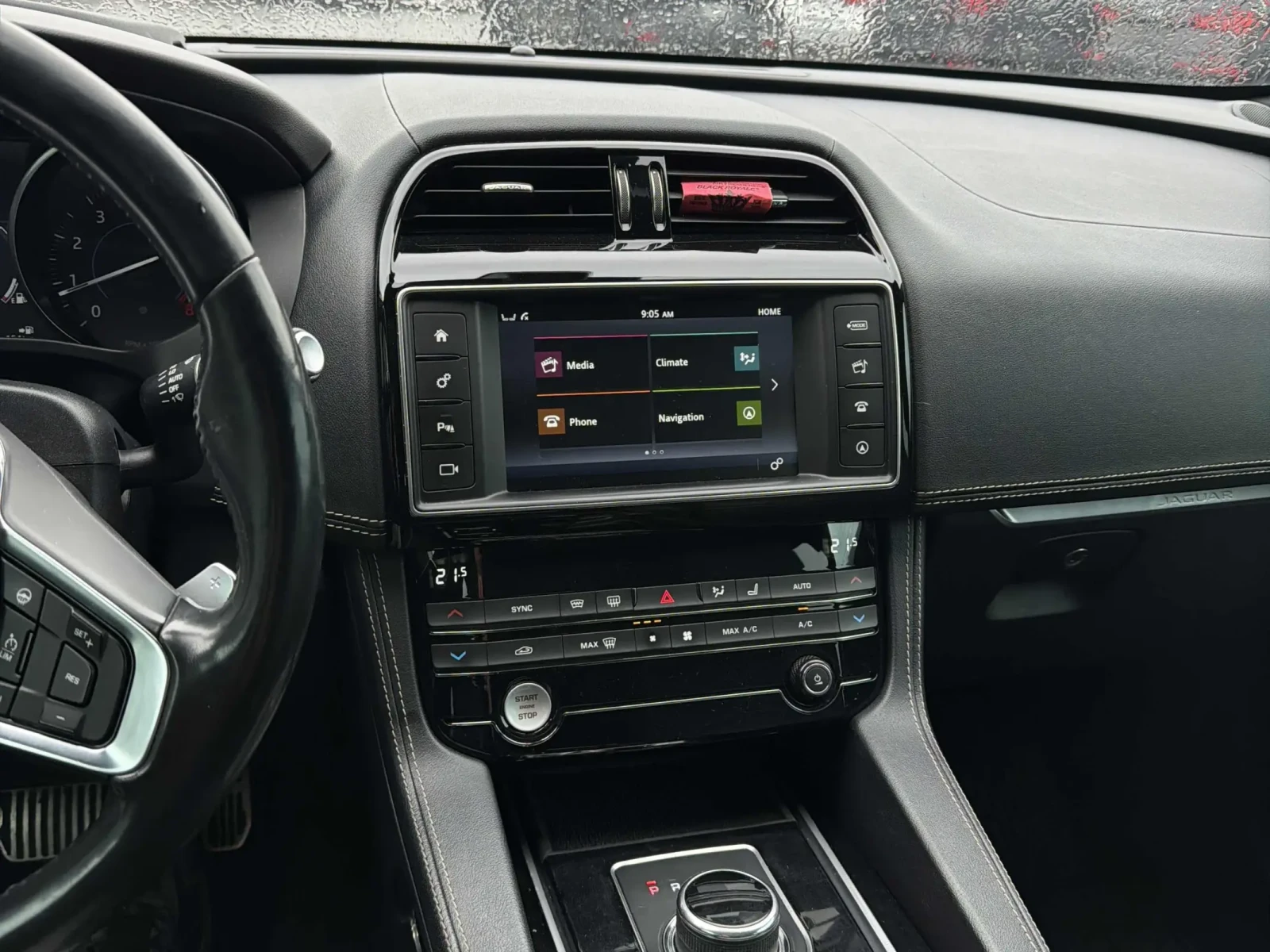 Jaguar F-PACE AWD R-Sport* ПОДГРЕВ* HEAD-UP* ПАНО* M.ТОЧКА* , снимка 9 - Автомобили и джипове - 54488825