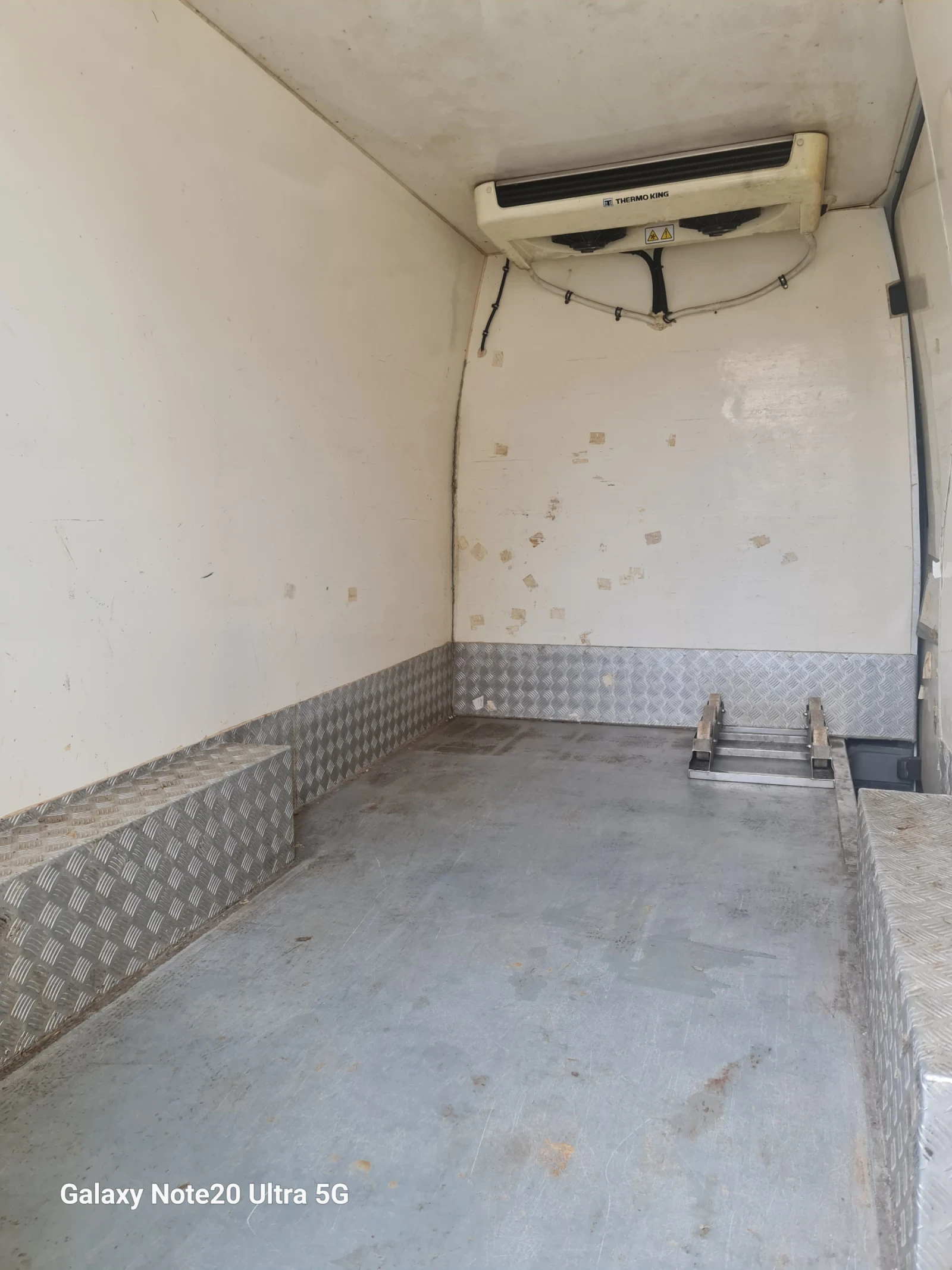 VW Crafter Хладилен, снимка 2 - Бусове и автобуси - 53893930