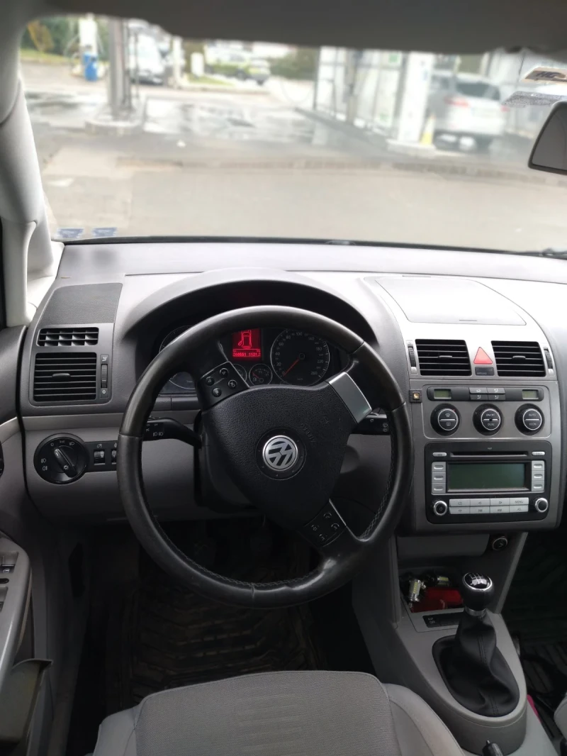 VW Touran, снимка 5 - Автомобили и джипове - 48376326