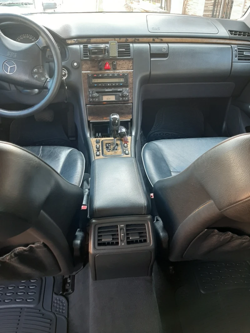 Mercedes-Benz E 320, снимка 7 - Автомобили и джипове - 52549542