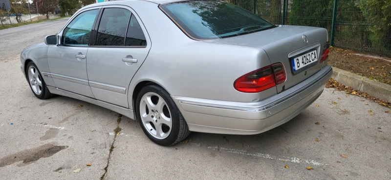 Mercedes-Benz E 320, снимка 4 - Автомобили и джипове - 52549542