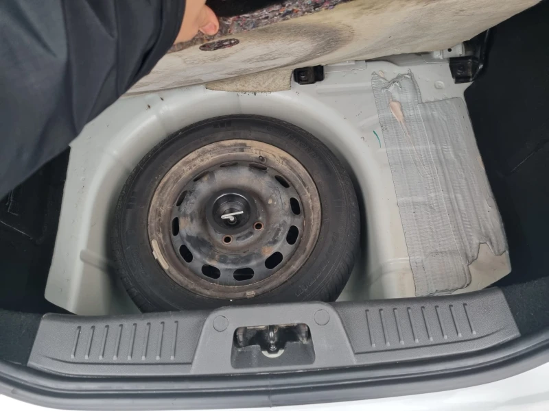 Ford Fiesta 1.25 82к.с. Ambiente, снимка 17 - Автомобили и джипове - 52813838