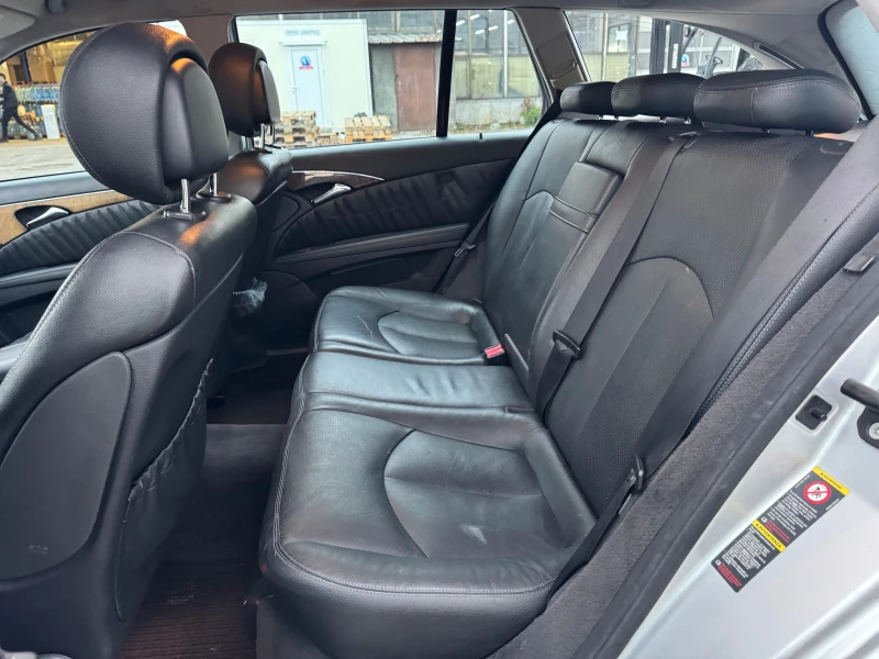 Mercedes-Benz E 320 CDI T Avantgarde, снимка 12 - Автомобили и джипове - 53003964