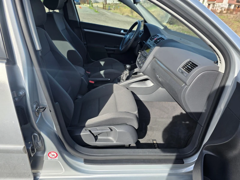 VW Golf 1.6 136000km!!!, снимка 9 - Автомобили и джипове - 53536722