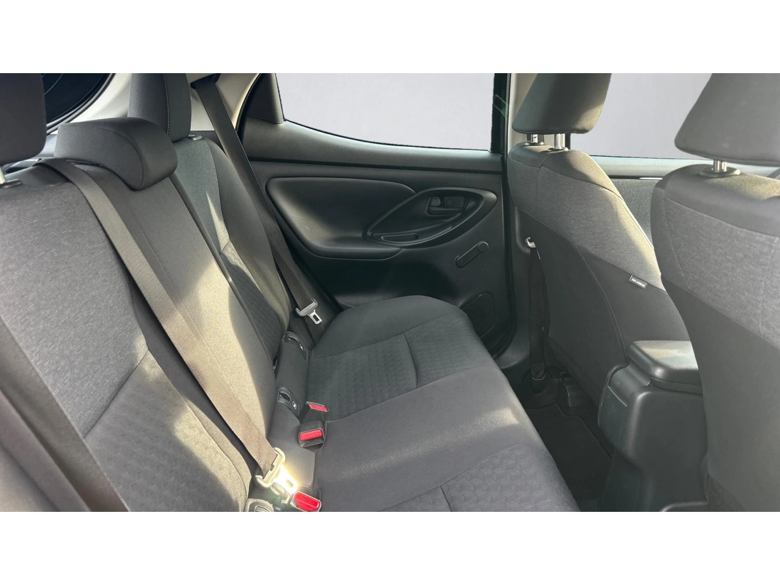 Toyota Yaris Месечна вноска от 367 лв. - изображение 7