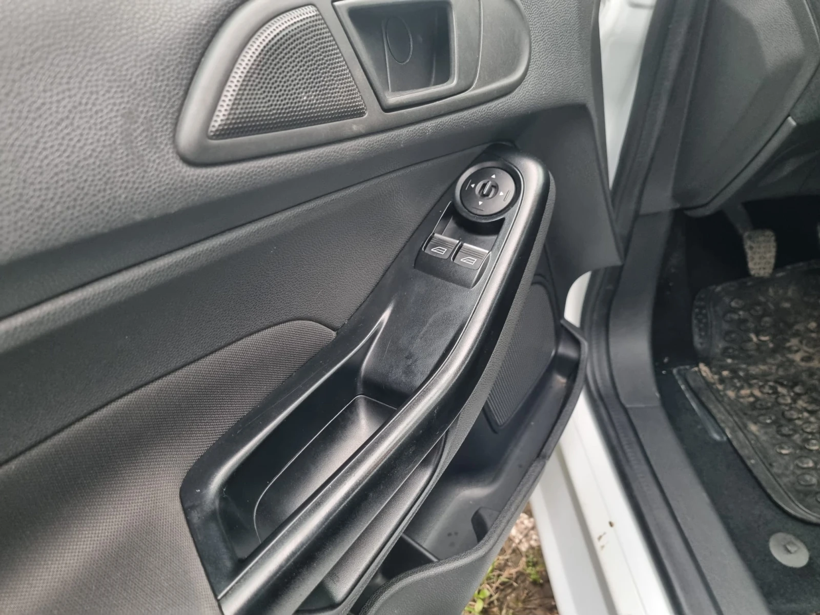 Ford Fiesta 1.25 82�.�. Ambiente | Mobile.bg � ����������� 13