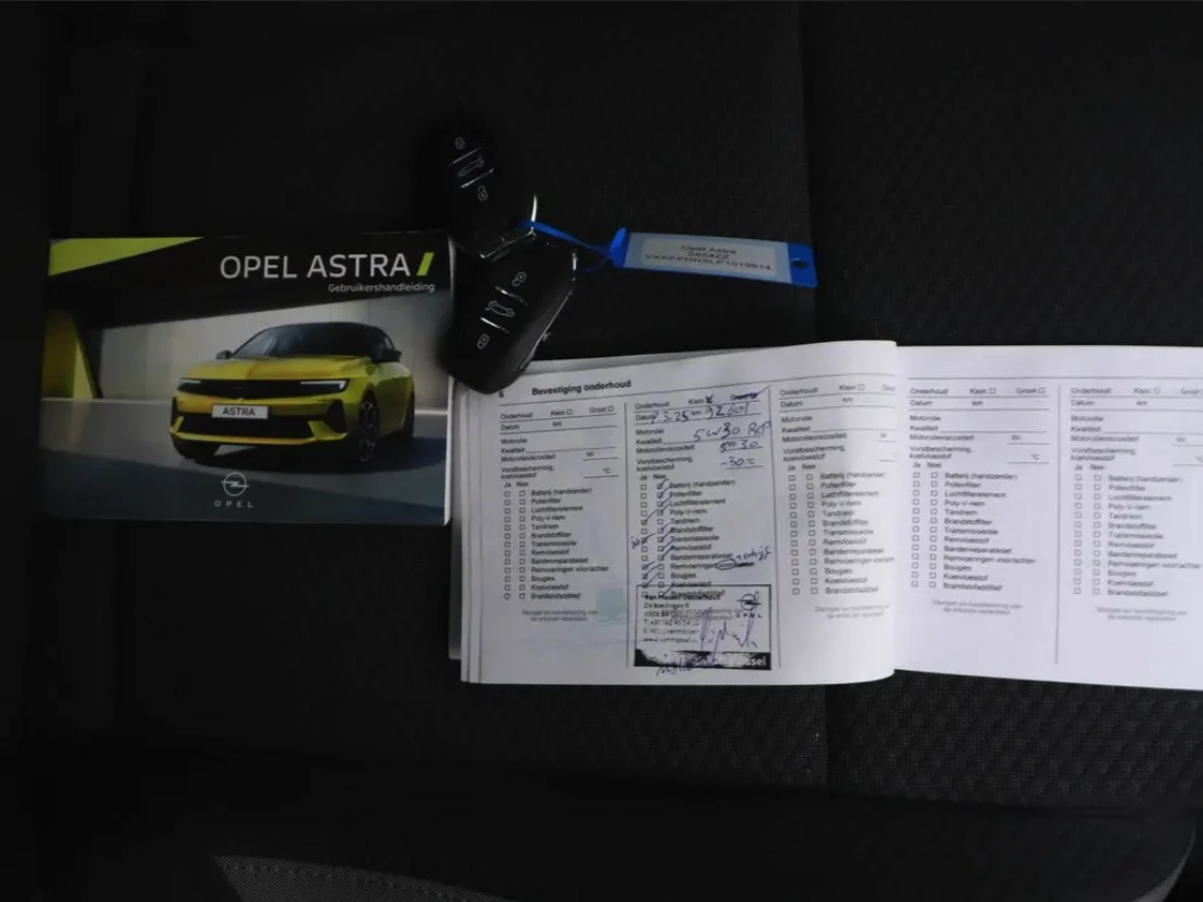 Opel Astra 1.2 Edition, снимка 11 - Автомобили и джипове - 53770127