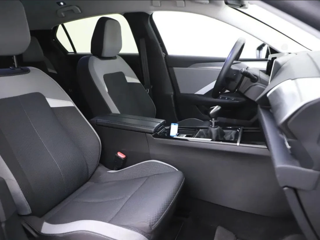 Opel Astra 1.2 Edition - изображение 9