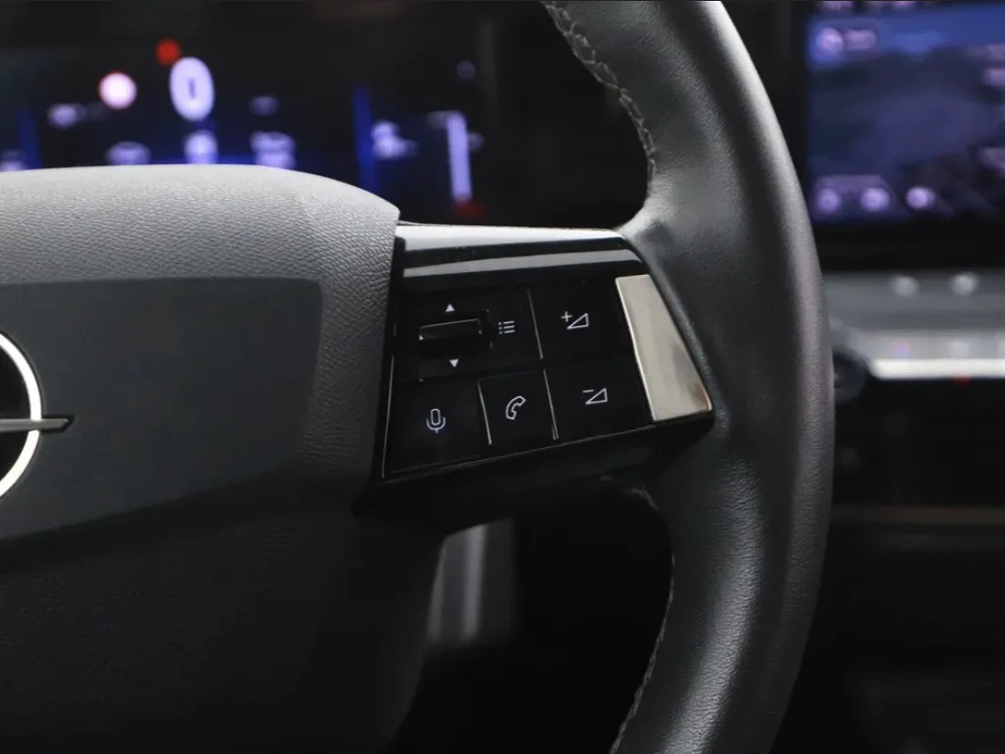 Opel Astra 1.2 Edition, снимка 15 - Автомобили и джипове - 53770127