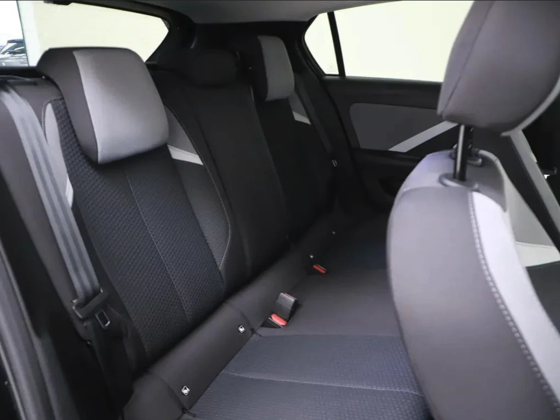 Opel Astra 1.2 Edition - изображение 8