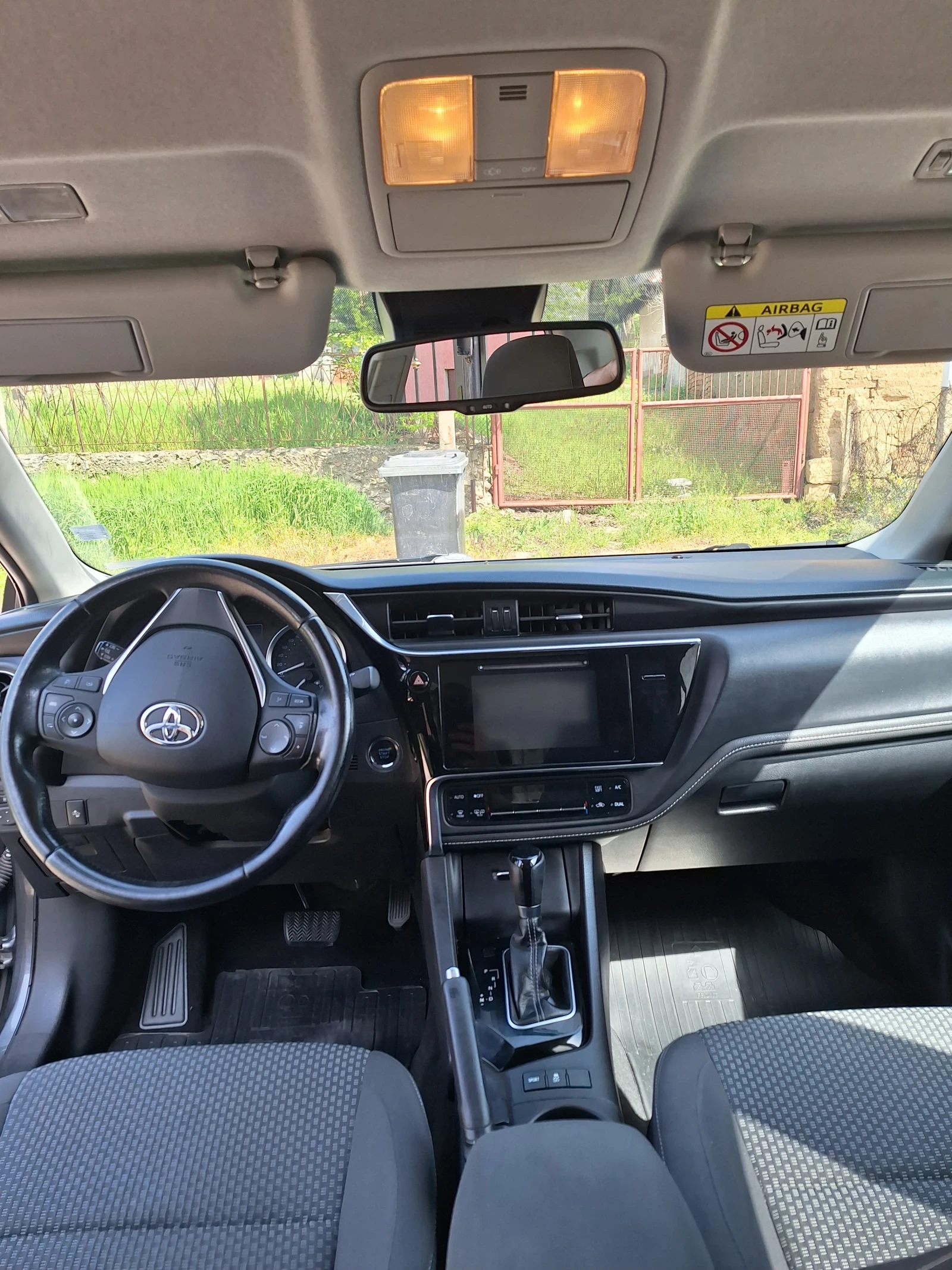 Toyota Corolla Executive Plus, снимка 10 - Автомобили и джипове - 53924435