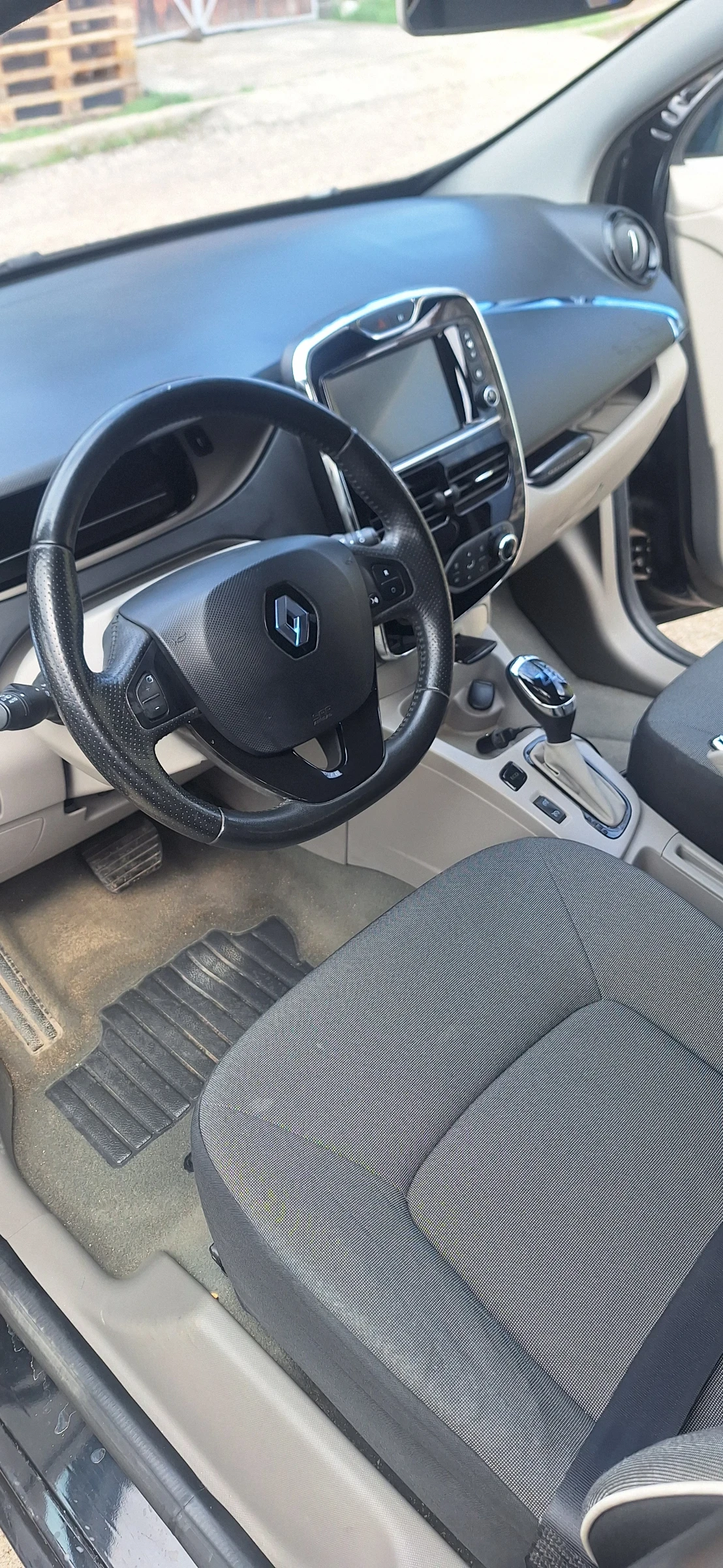 Renault Zoe, снимка 4 - Автомобили и джипове - 53976029