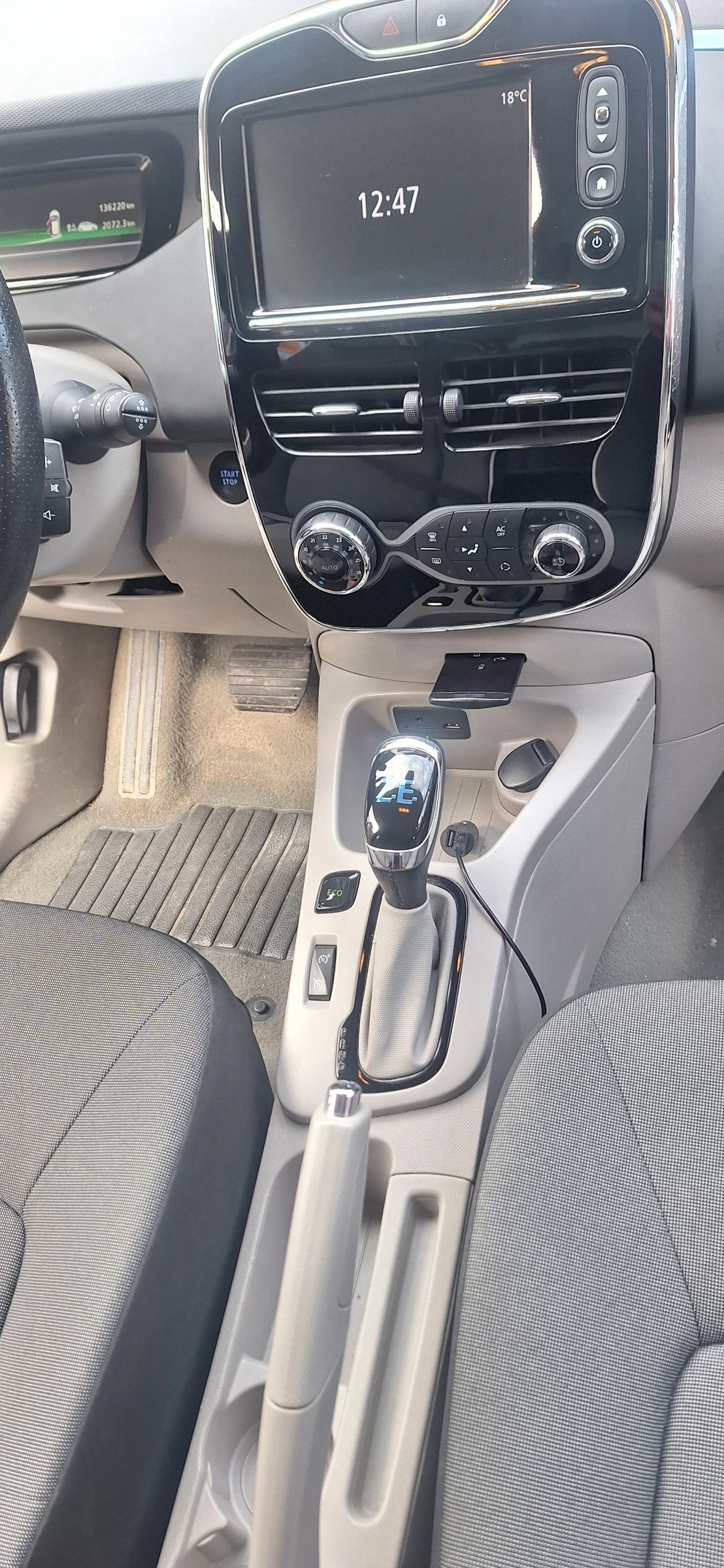 Renault Zoe, снимка 2 - Автомобили и джипове - 53976029