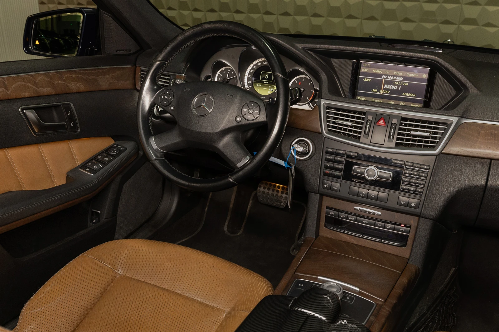 Mercedes-Benz E 350 CDI * AVANTGARDE * Гаранция * Harman/Kardon, снимка 11 - Автомобили и джипове - 54134486