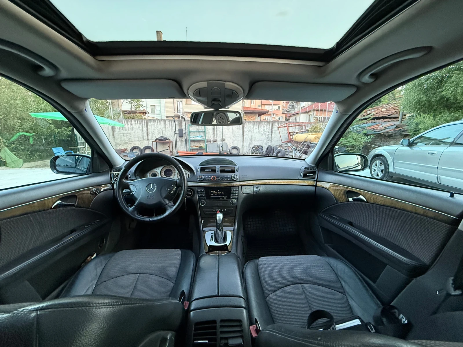 Mercedes-Benz E 320, снимка 15 - Автомобили и джипове - 54804483