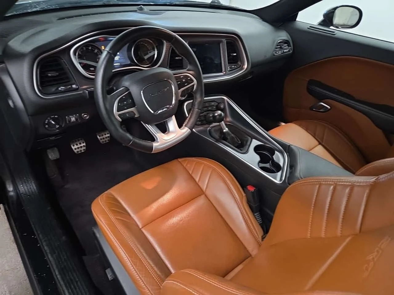 Dodge Challenger * SRT 392 * CARFAX * ЦЕНА ДО БГ, снимка 12 - Автомобили и джипове - 54903319
