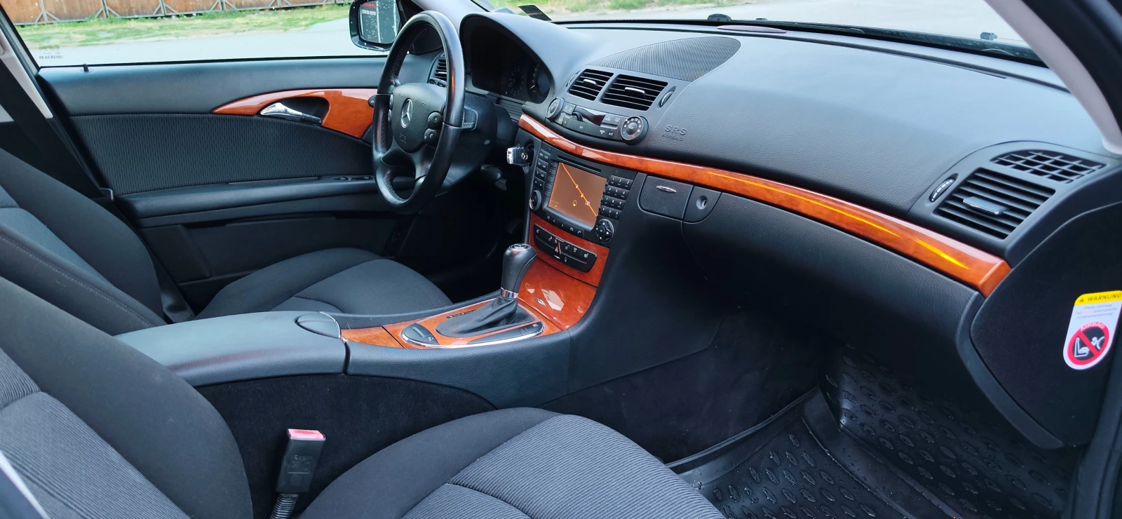 Mercedes-Benz E 280 4-MATIK, снимка 15 - Автомобили и джипове - 55335265