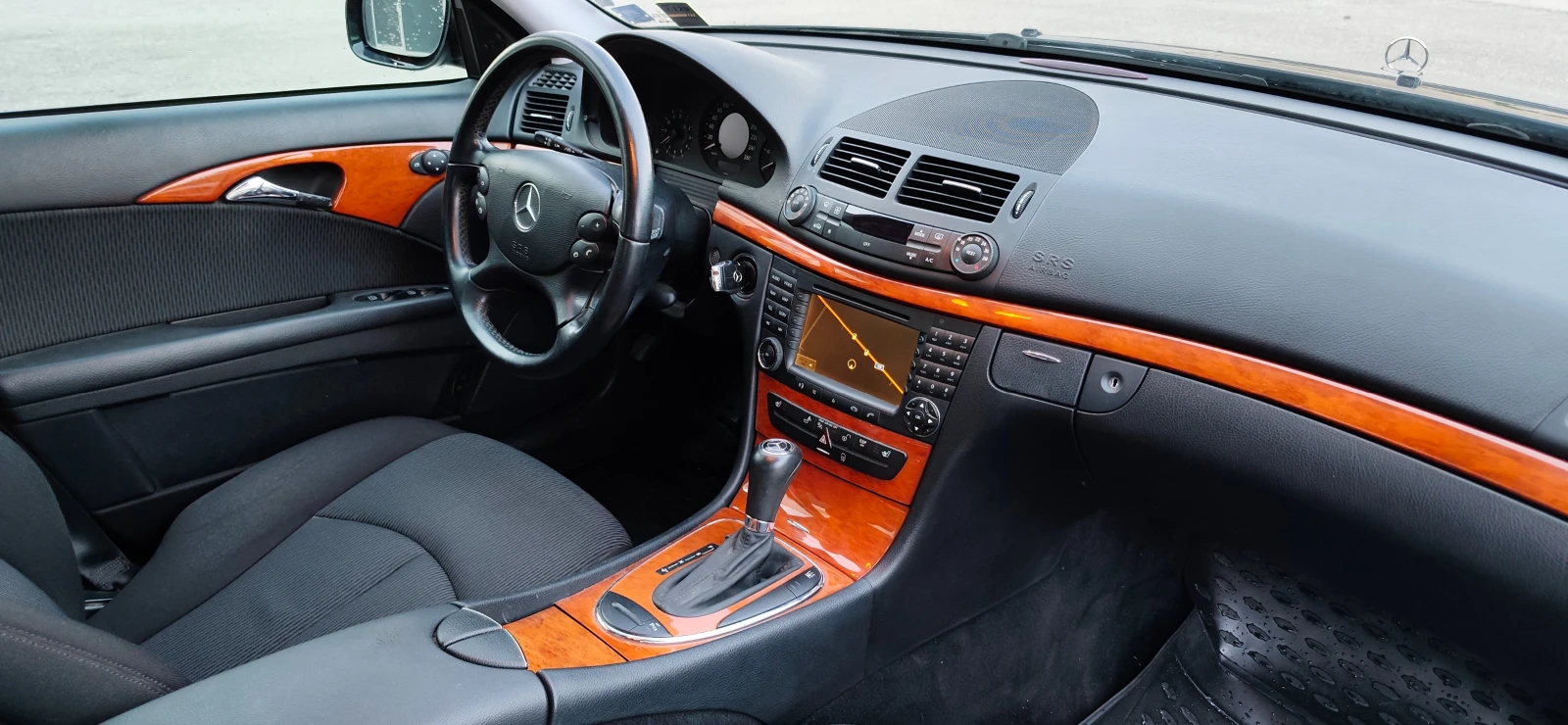 Mercedes-Benz E 280 4-MATIK, снимка 16 - Автомобили и джипове - 55335265