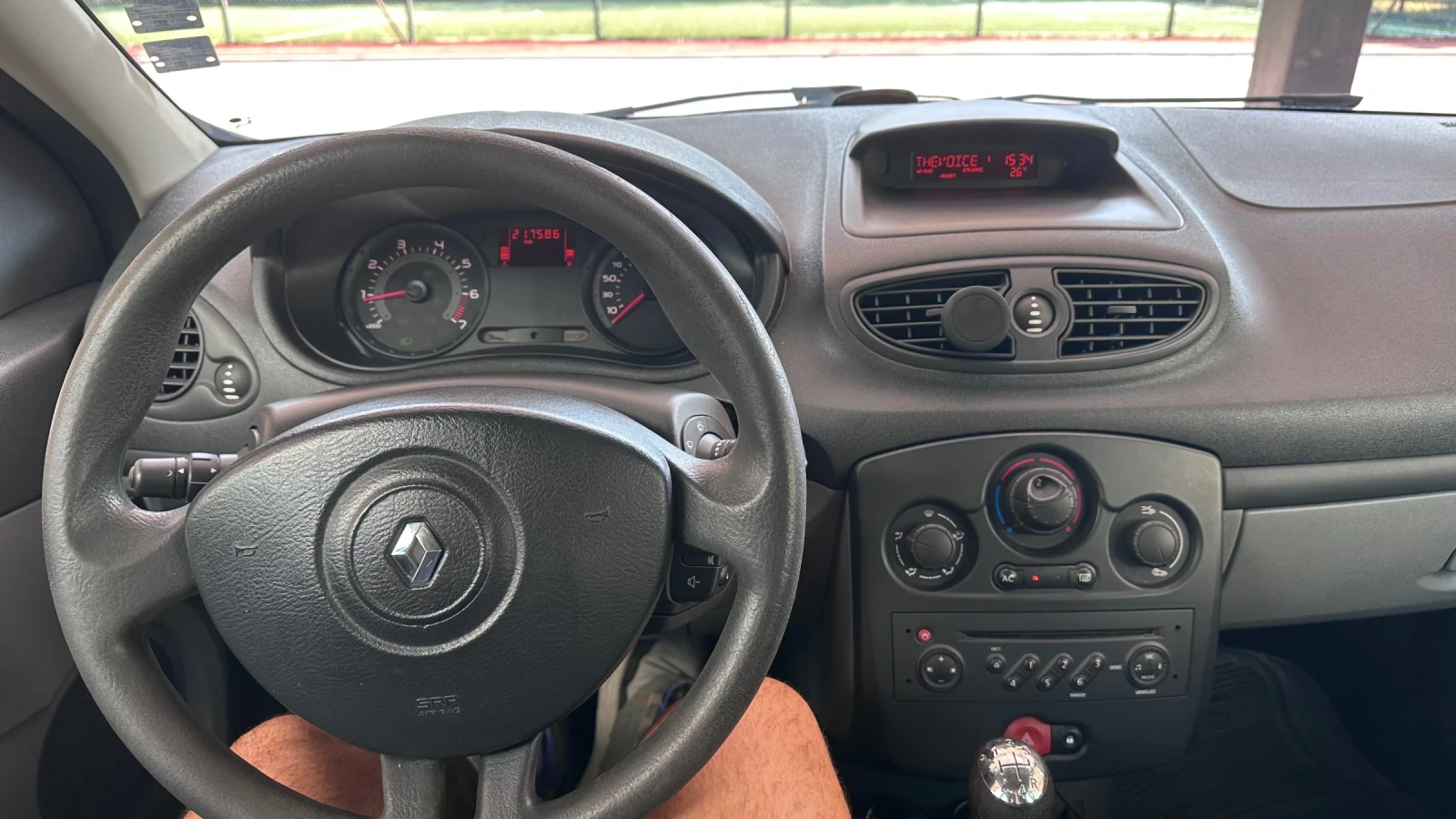 Renault Clio 1, 2 75hp, снимка 5 - Автомобили и джипове - 55907964