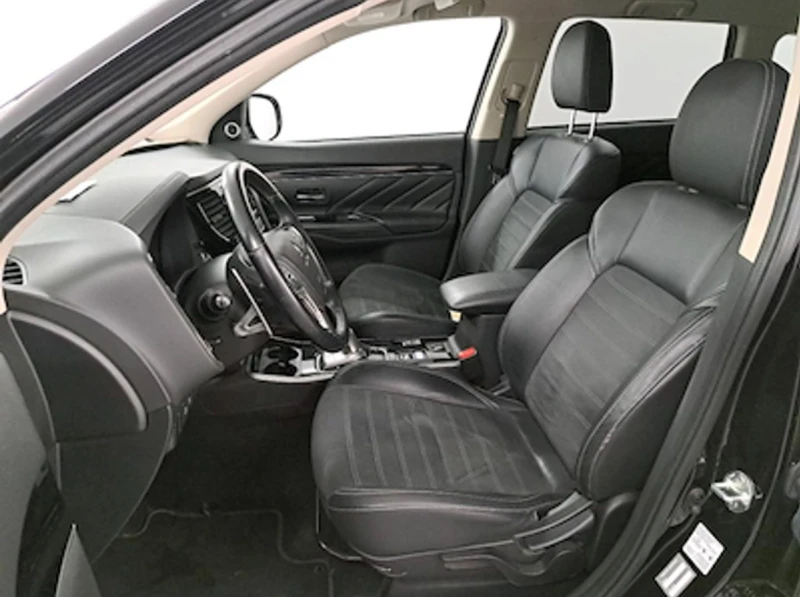 Mitsubishi Outlander 2.4i 4WD PHEV Business Edition, снимка 5 - Автомобили и джипове - 48372850