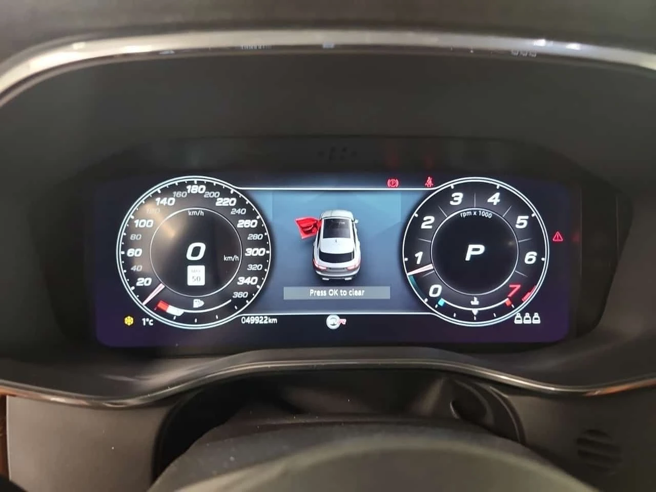 Jaguar F-PACE  | SVR | ALCANATARA | ОБДУХВАНЕ | 360 | DIS | PANO, снимка 11 - Автомобили и джипове - 54125853