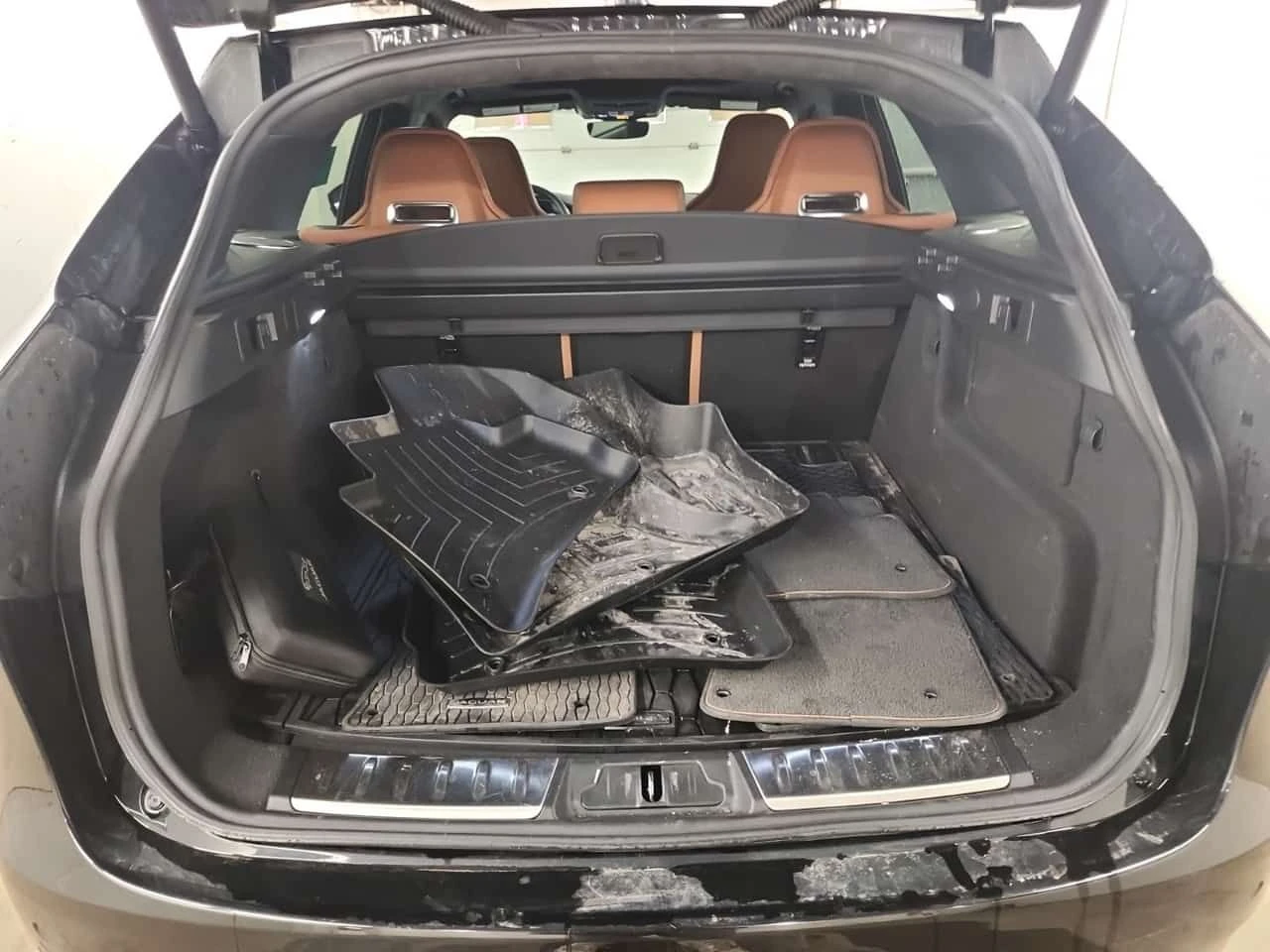 Jaguar F-PACE  | SVR | ALCANATARA | ОБДУХВАНЕ | 360 | DIS | PANO, снимка 15 - Автомобили и джипове - 54125853