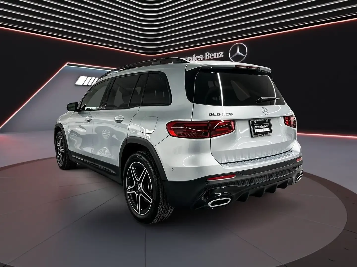 Mercedes-Benz GLB 250 4MATIC* Exclusive Trim* Night* Oт SilverStar, снимка 3 - Автомобили и джипове - 55185307