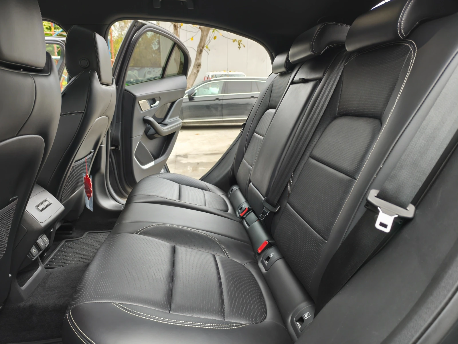 Jaguar I-Pace 90 kWh, снимка 13 - Автомобили и джипове - 55401456