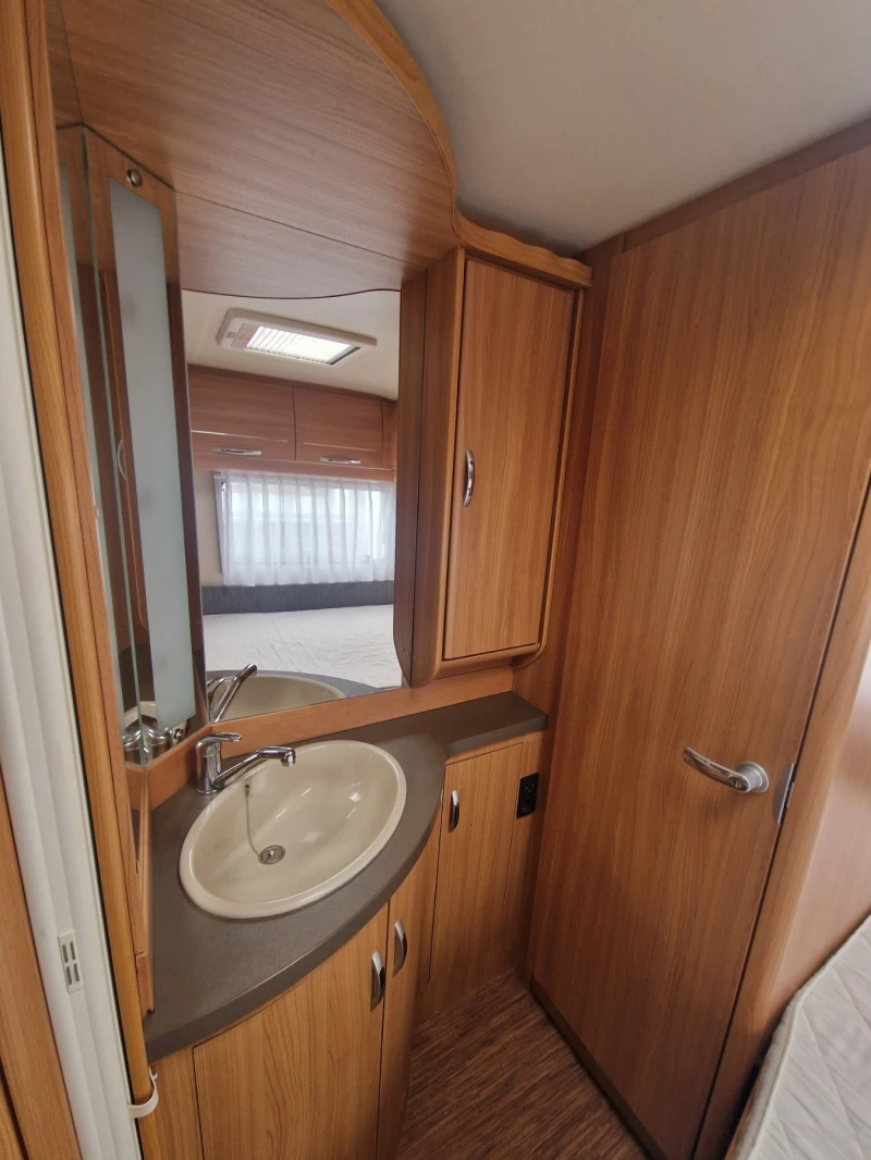 Каравана Hobby De Luxe 540 Швейцария, снимка 10 - Каравани и кемпери - 52617428