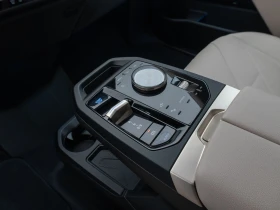 Обява за продажба на BMW iX xDRIVE40/326HP/LASER/360/AHK/DAB/SOFTCL./ACC/252f ~91 599 лв. - изображение 11